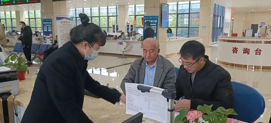 捆绑办理 提速增效 帮办代办 彰显温度——镇平县卫健委政务服务窗口全力打通服务群众“最后一公里”